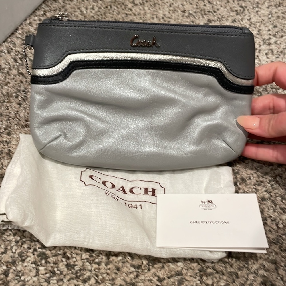 Coach wristlet Silver Grey - like new!